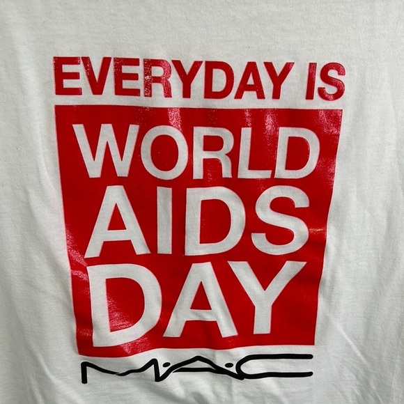MAC Cosmetics White and Red Graphic T-Shirt - Picture 2 of 4